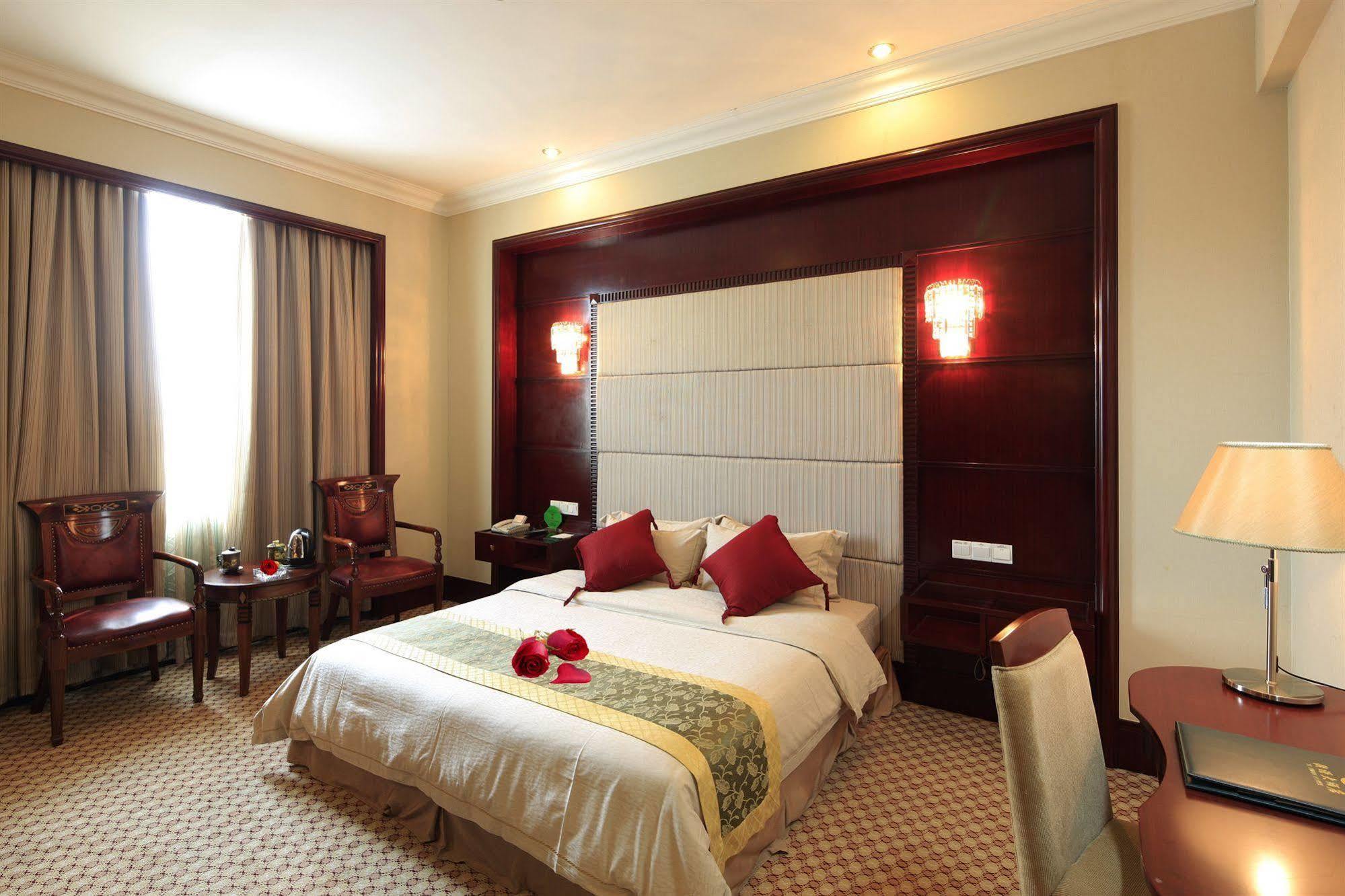 Guangzhou Nanfang Yiyuan Hotel Екстериор снимка