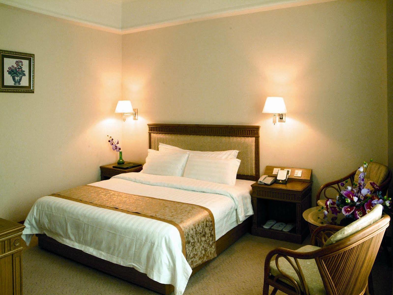 Guangzhou Nanfang Yiyuan Hotel Екстериор снимка